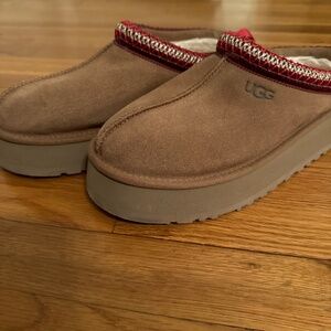 UGG Platform Tazz Slippers